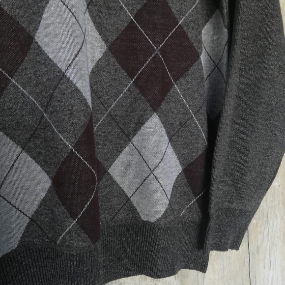 Men's Argyle Sweater - Picture 3 of 7